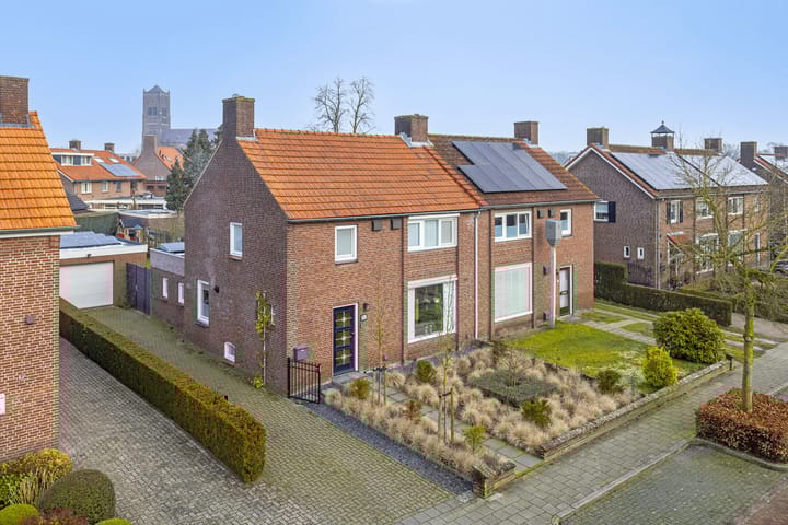 Foto 44 van Spoorstraat 16