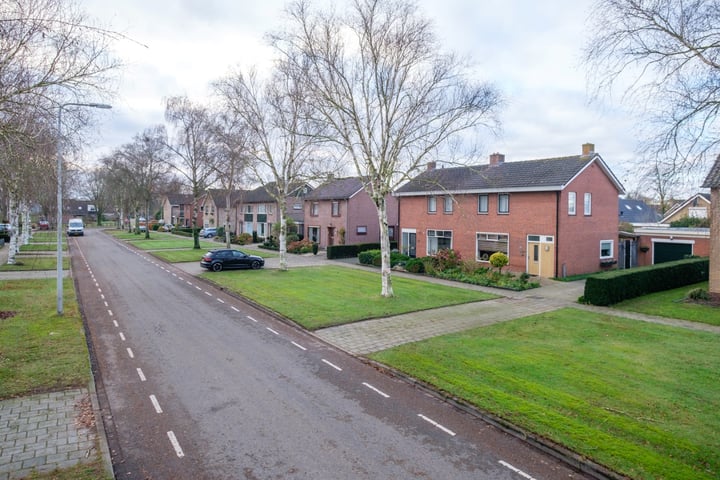 Bekijk foto 1 van Burg.van Haersoltestraat 27