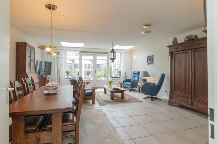 Foto 7 van Van Meerbeekstraat 8