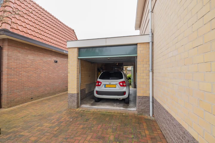 Foto 35 van Van Meerbeekstraat 8