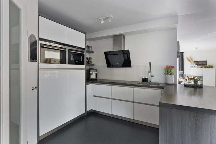 Photo 12 of Admiraal Helfrichstraat 31