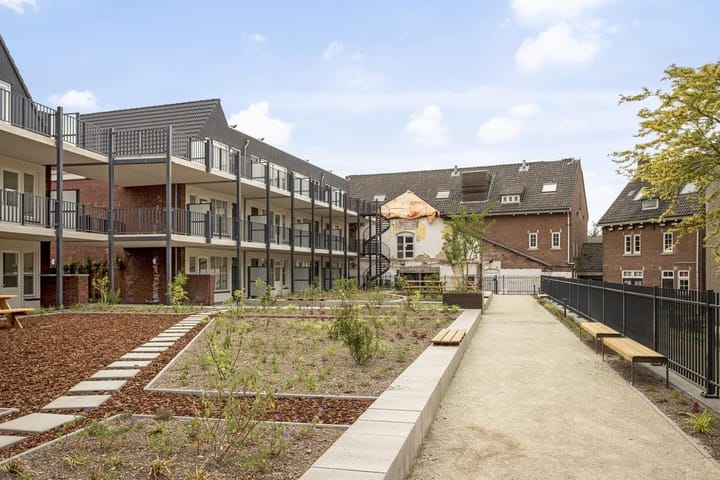 Foto 2 van Secr. van Rooijstraat 12