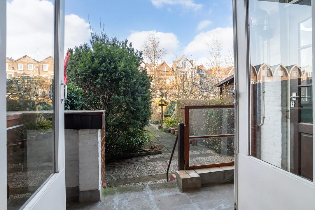 Photo 11 of Jan Willem Frisostraat 18-A