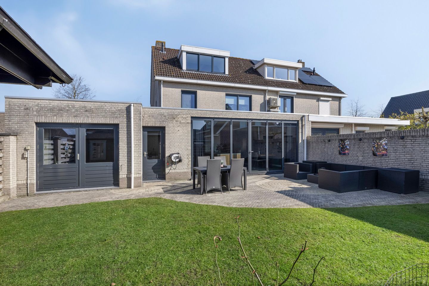 Foto 4 van Dansvlinder 10