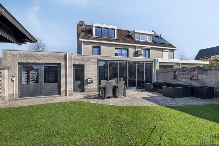 Photo 4 of Dansvlinder 10