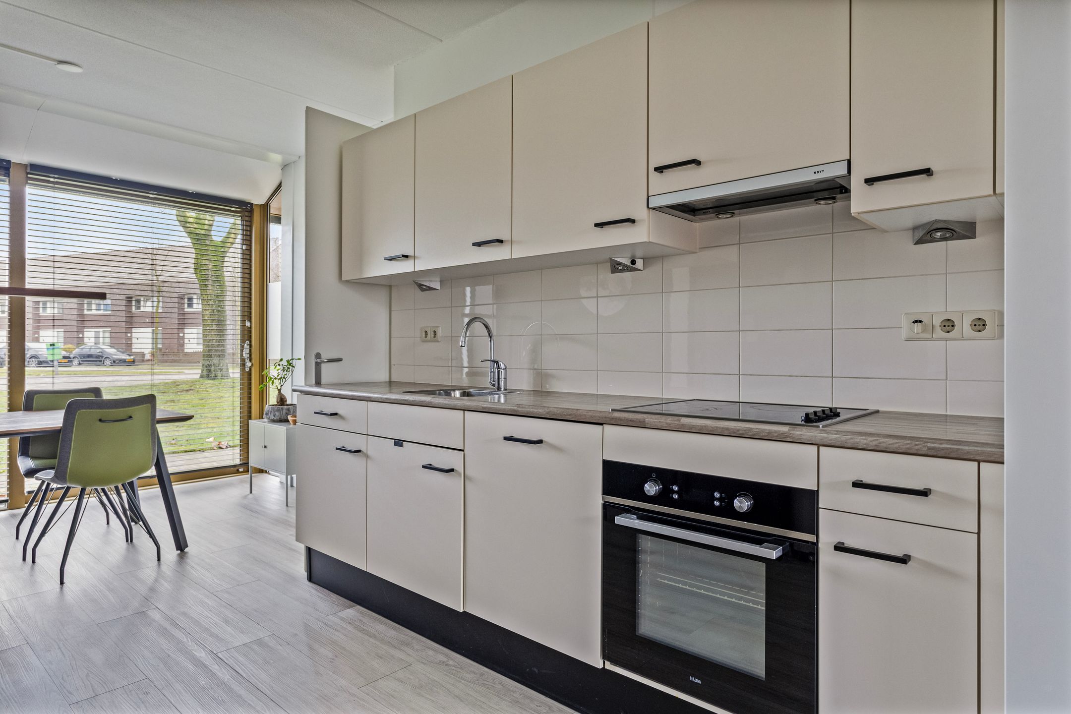 Photo 3 of Leonardstraat 191