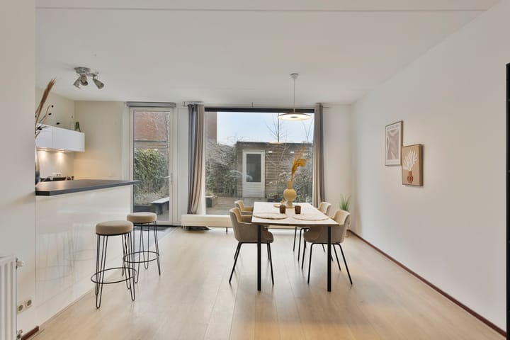 Foto 10 van van Vollenhovenstraat 33