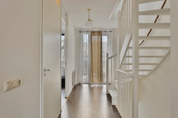 Foto 16 van van Vollenhovenstraat 33