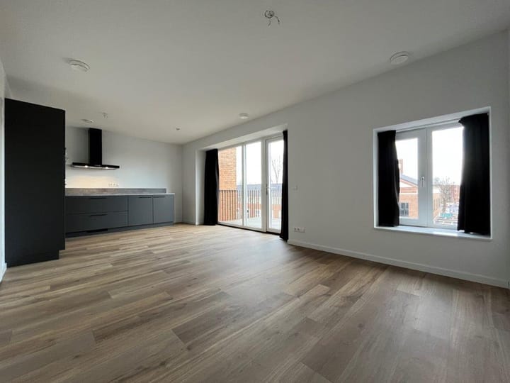 Photo 2 of Edward Poppelaan 12-O