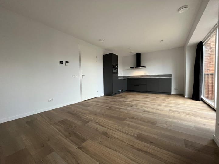 Photo 4 of Edward Poppelaan 12-O