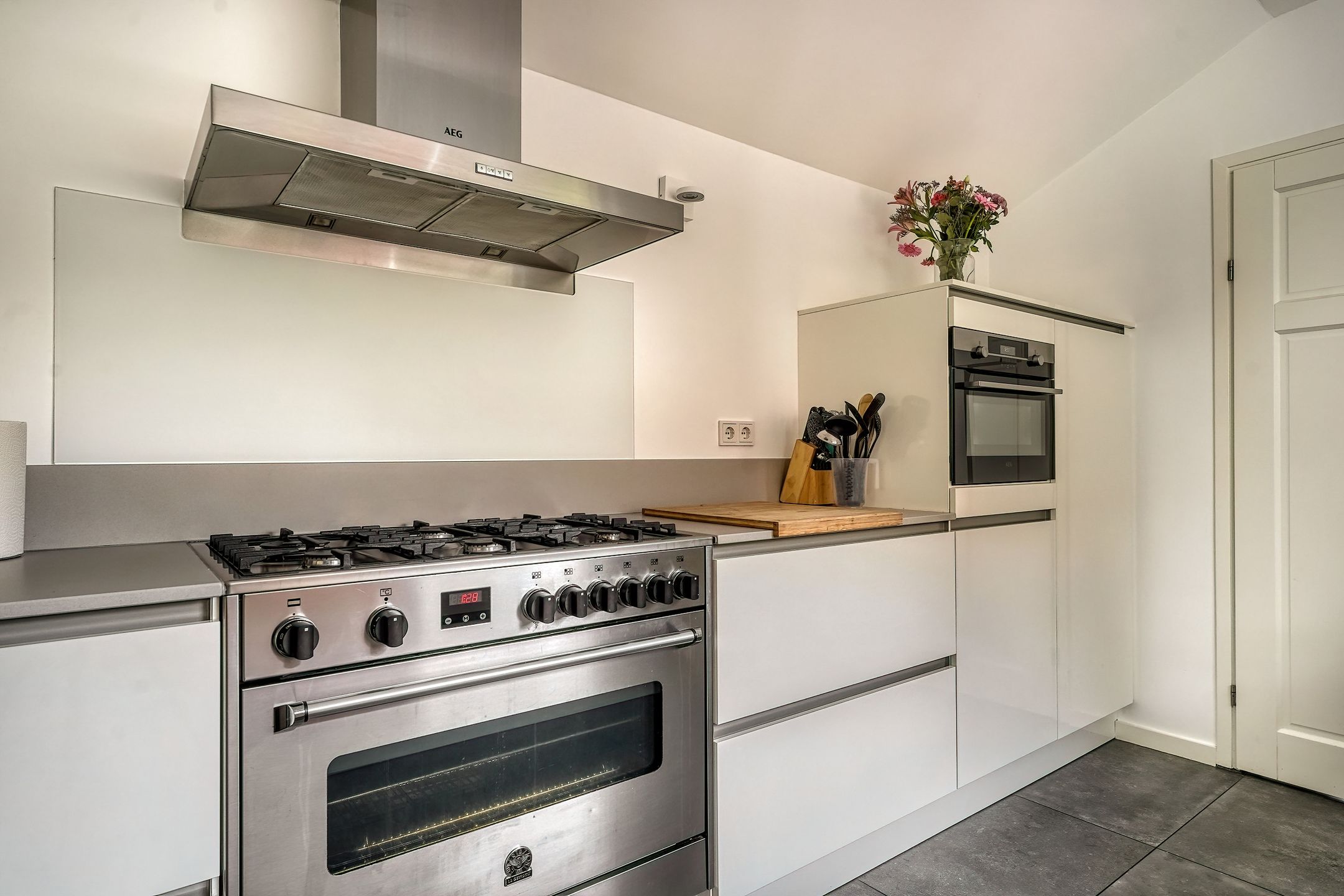 Photo 15 of Schoutenburgstraat 32