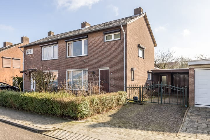 Foto 1 van Pastoor Pendersstraat 2