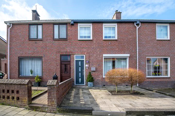 Foto 1 van Burg.Franssenstraat 11