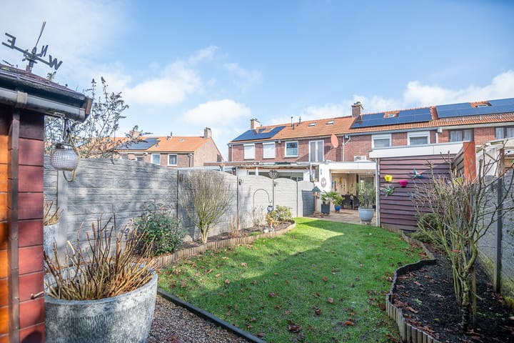 Foto 21 van Burg.Franssenstraat 11