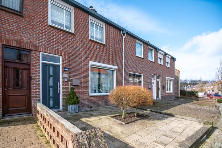 Foto 24 van Burg.Franssenstraat 11