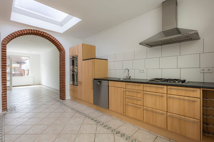 Photo 7 of H. Roland Holststraat 7