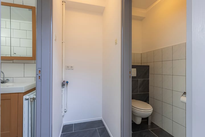 Photo 10 of H. Roland Holststraat 7