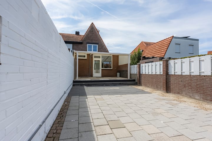 Photo 18 of H. Roland Holststraat 7