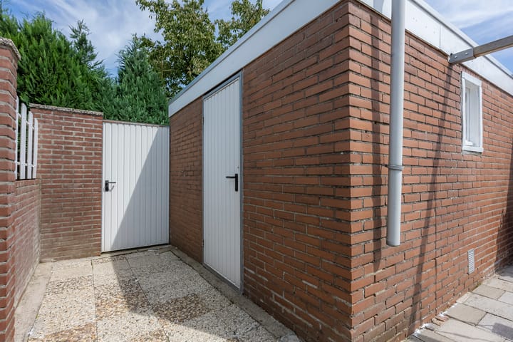 Photo 20 of H. Roland Holststraat 7