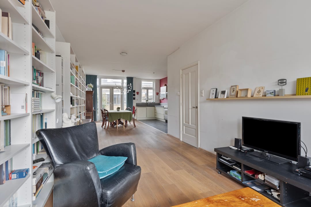 Photo 11 of Leliestraat 94