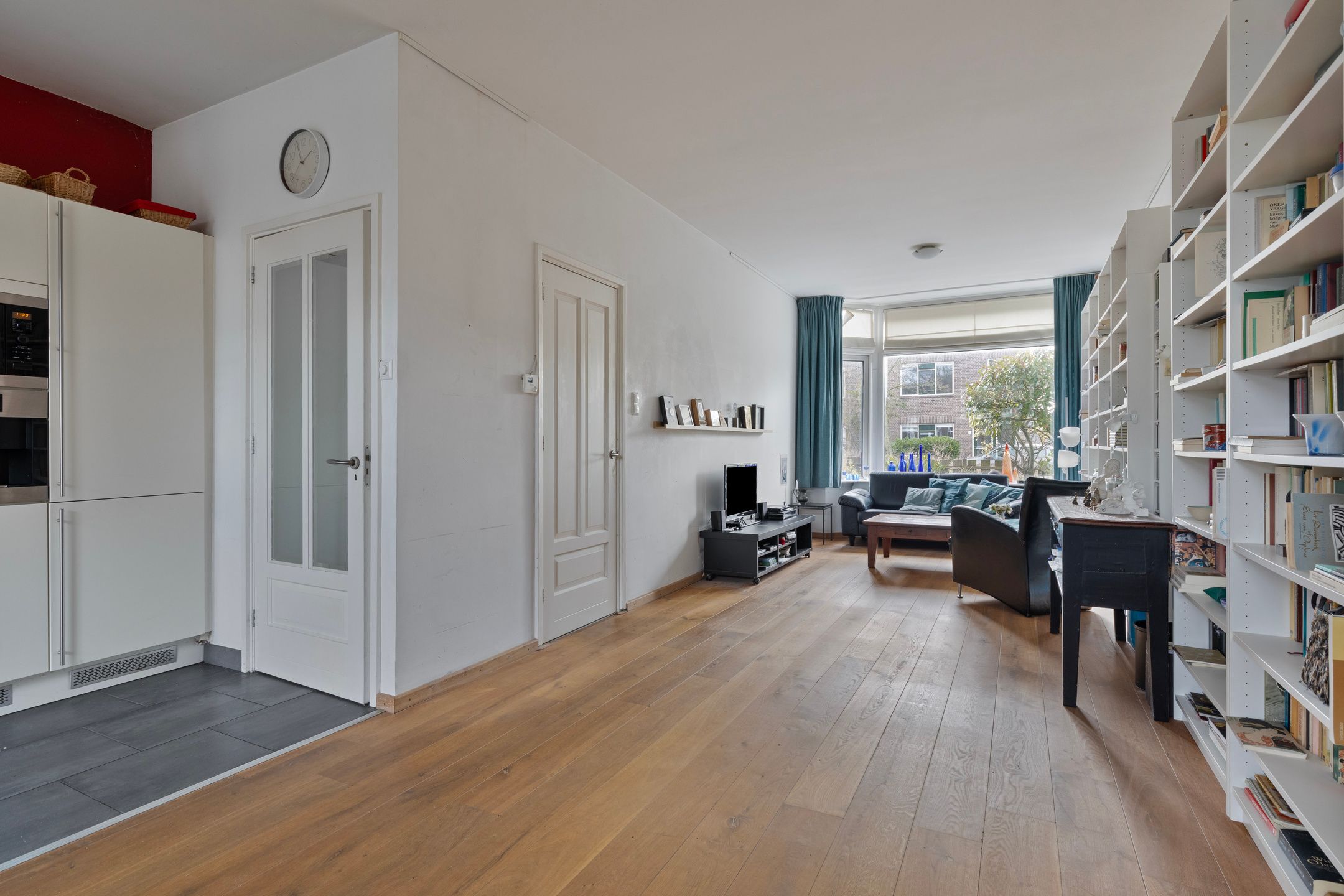 Photo 12 of Leliestraat 94