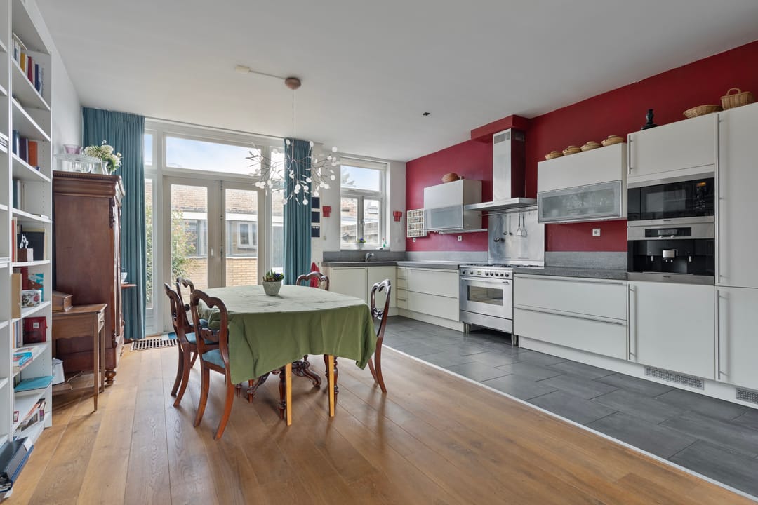 Photo 2 of Leliestraat 94