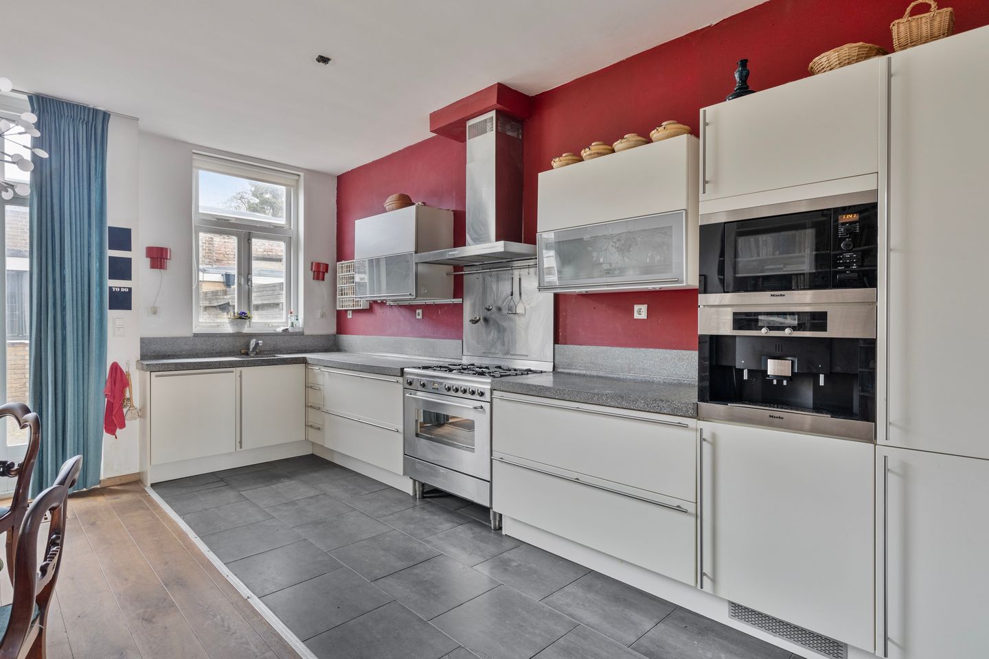 Photo 14 of Leliestraat 94