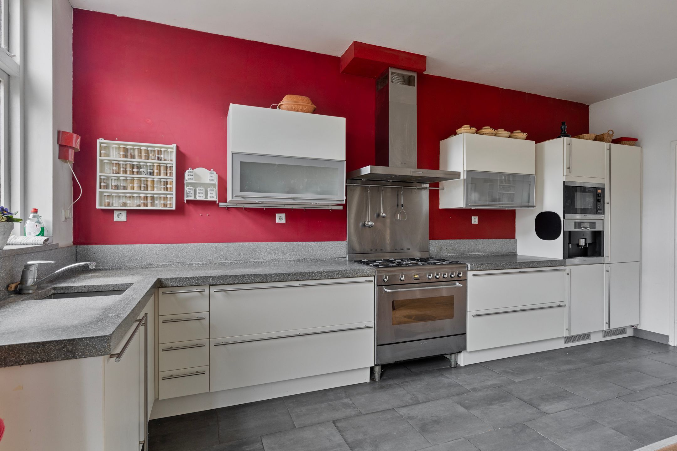 Photo 15 of Leliestraat 94