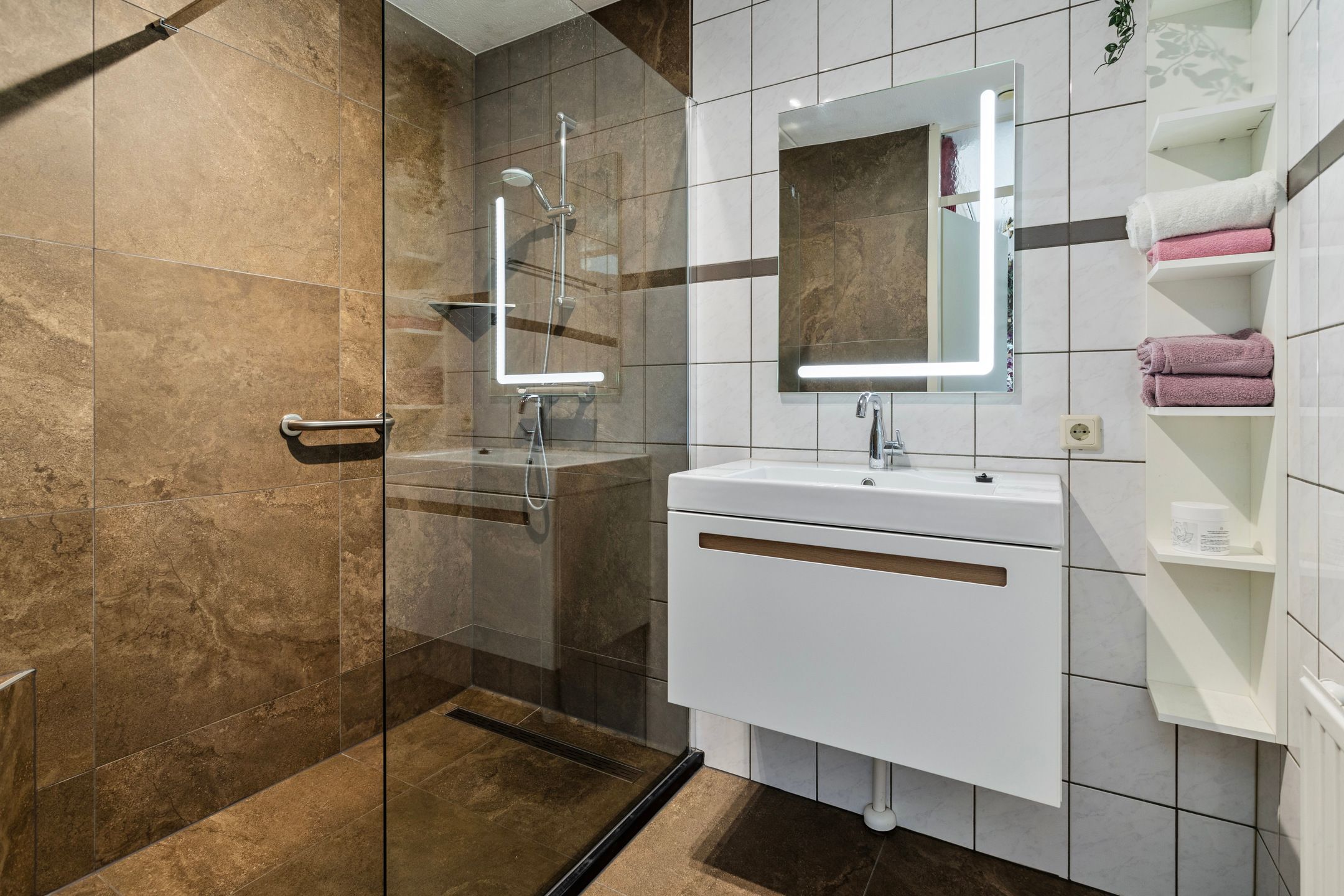 Foto 24 van Adelbert van Scharnlaan 173-A