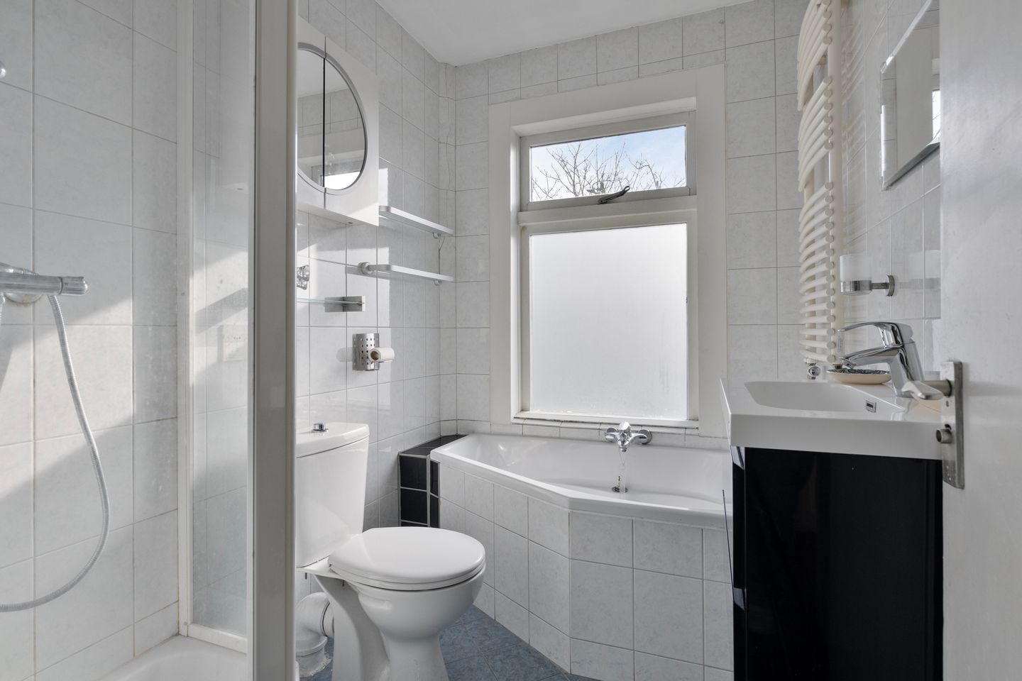 Photo 20 of Leliestraat 94