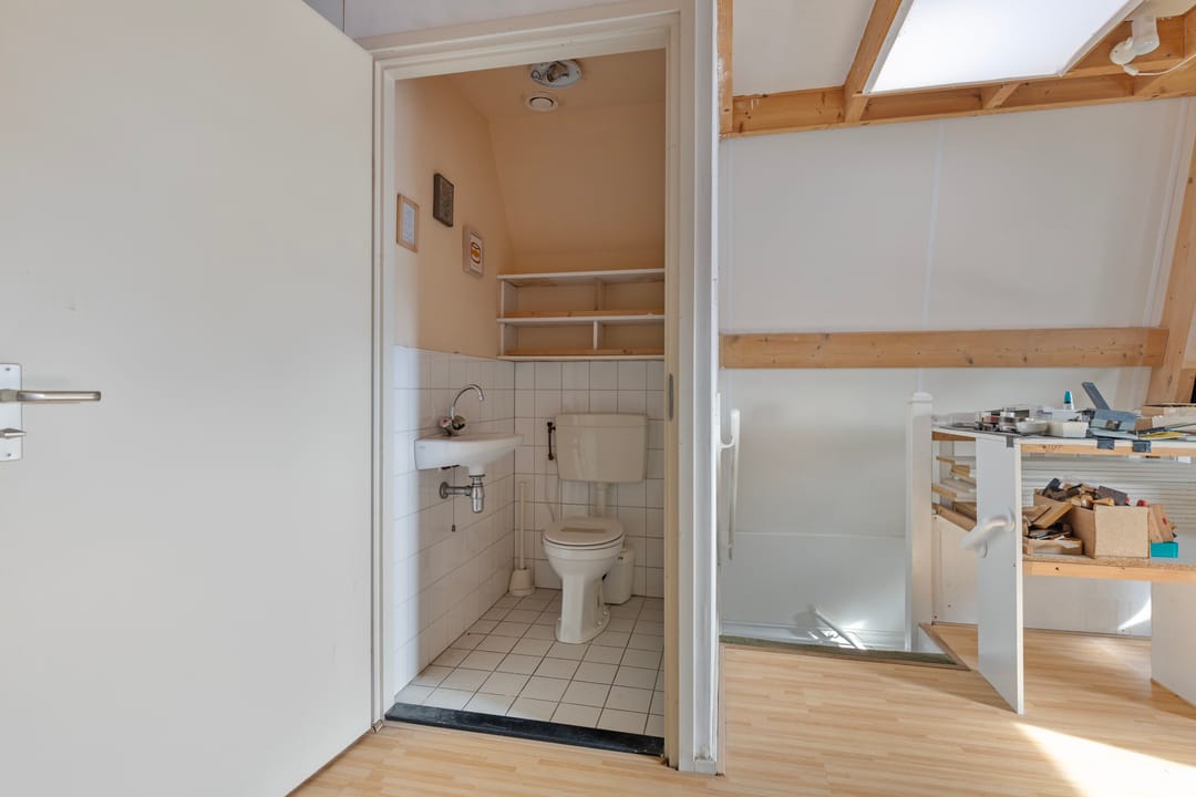 Photo 28 of Leliestraat 94