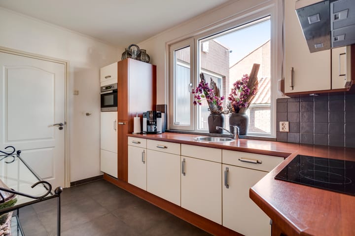 Photo 11 of Rhijdtstraat 3