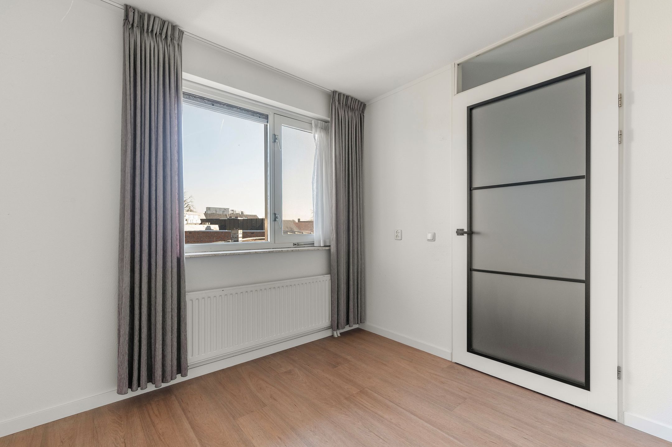 Foto 15 van Larenseweg 10-22