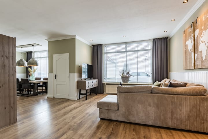 Photo 12 of Burgemeester van Loonstraat 18