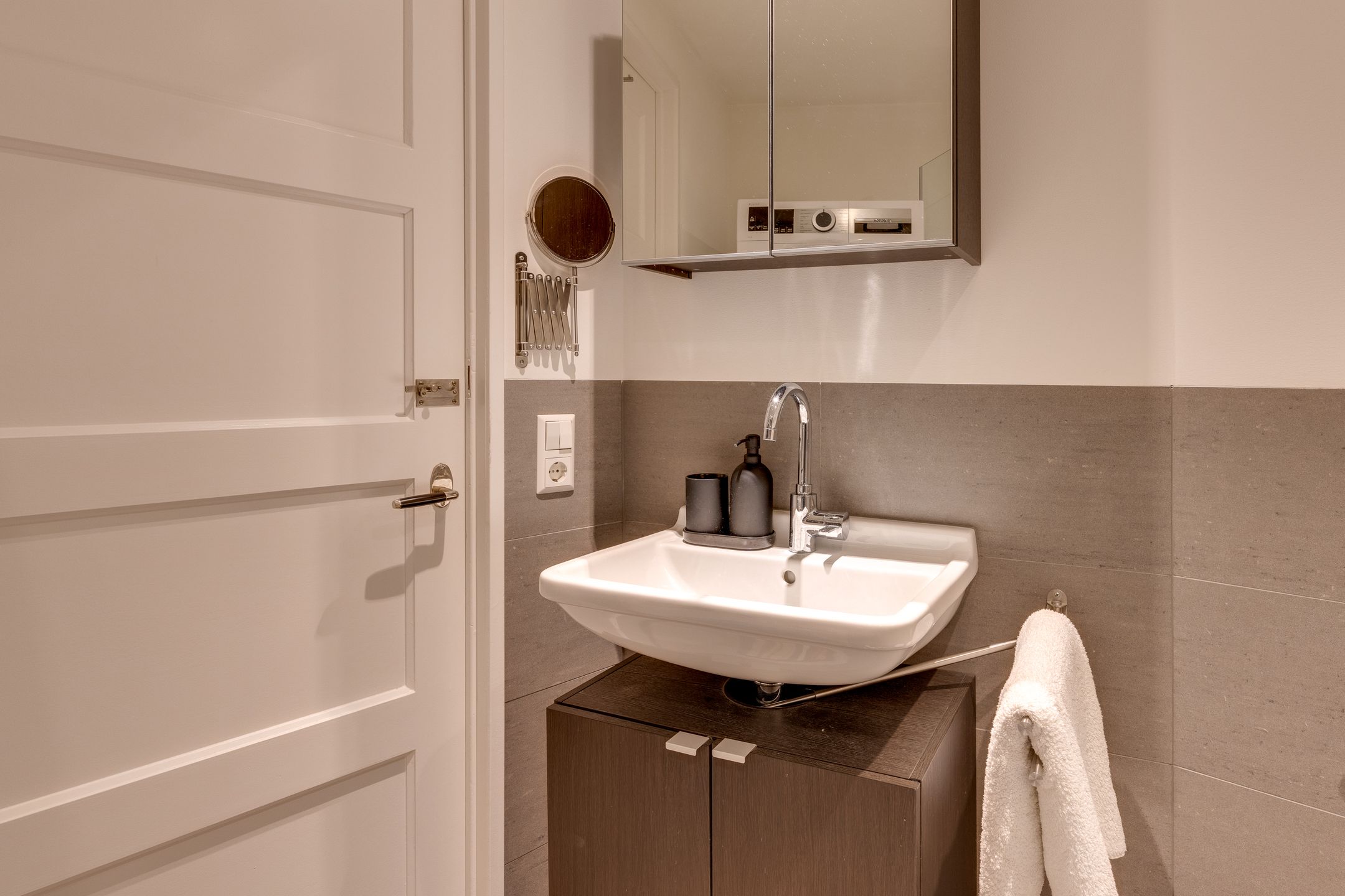 Photo 33 of Kinderdijkstraat 83-1