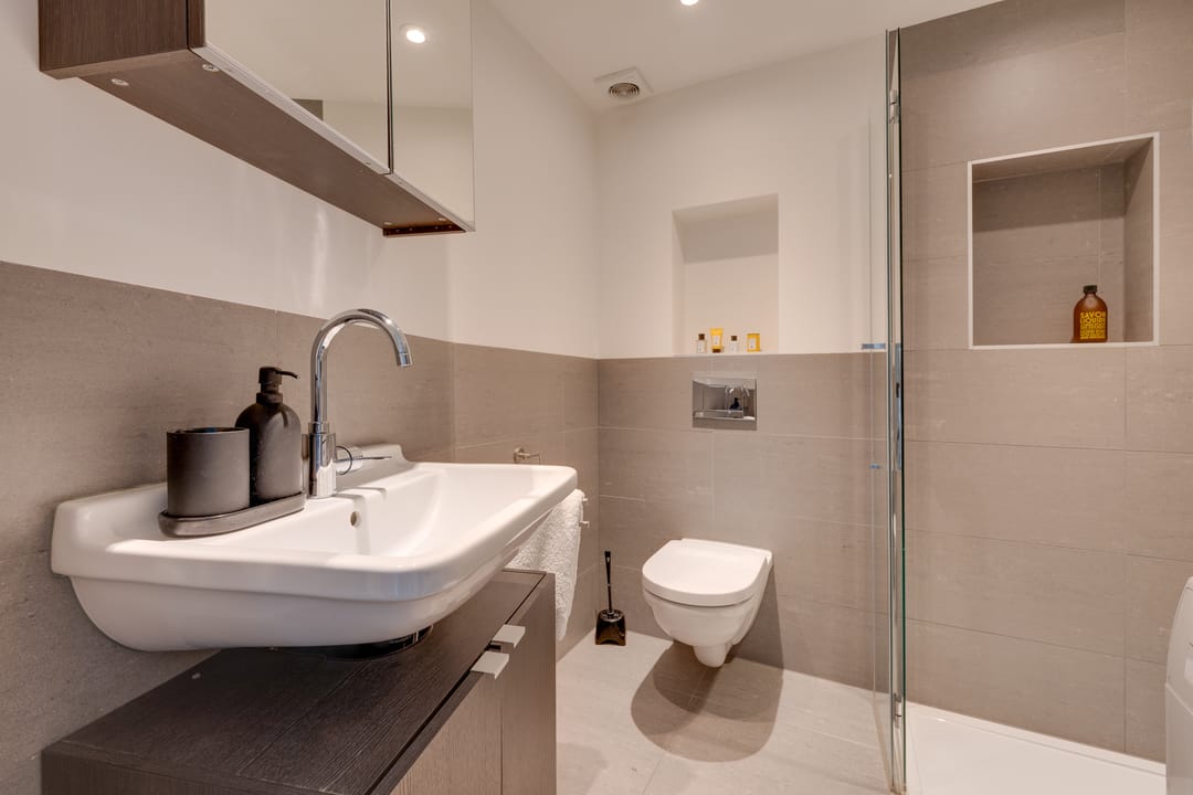 Photo 32 of Kinderdijkstraat 83-1