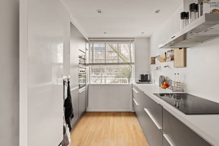 Photo 2 of Coornhertstraat 205-D