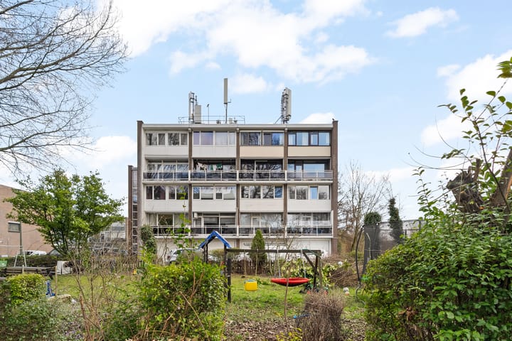 Photo 3 of Coornhertstraat 205-D