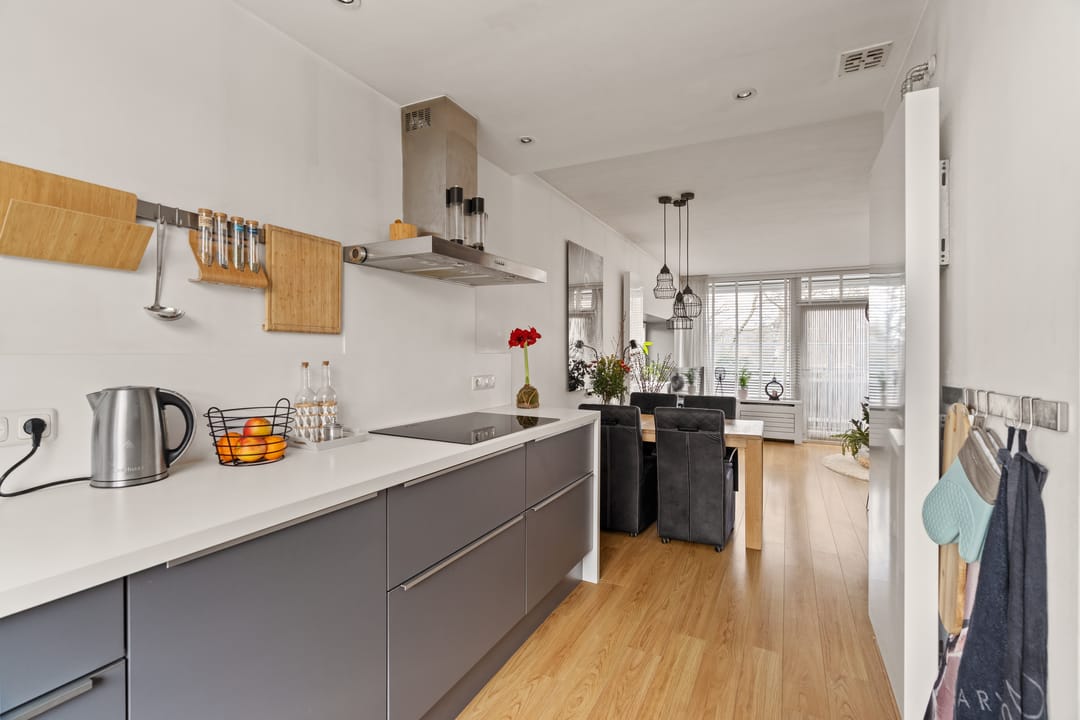 Photo 8 of Coornhertstraat 205-D