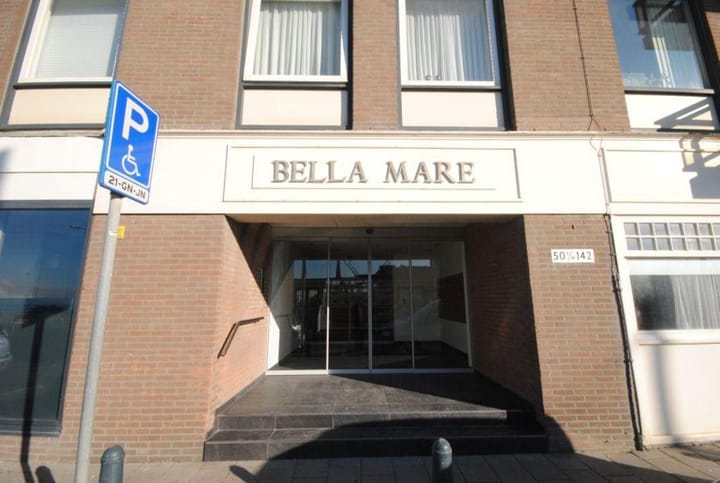 Photo 4 of Zeeruststraat 94