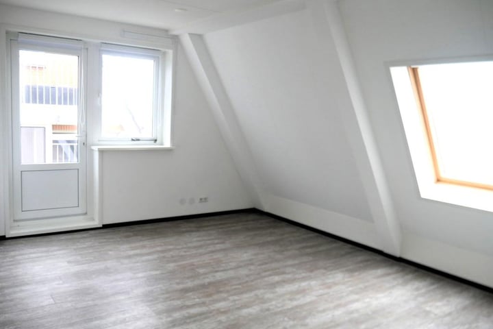 Foto 2 van Dorpsweg 1-T
