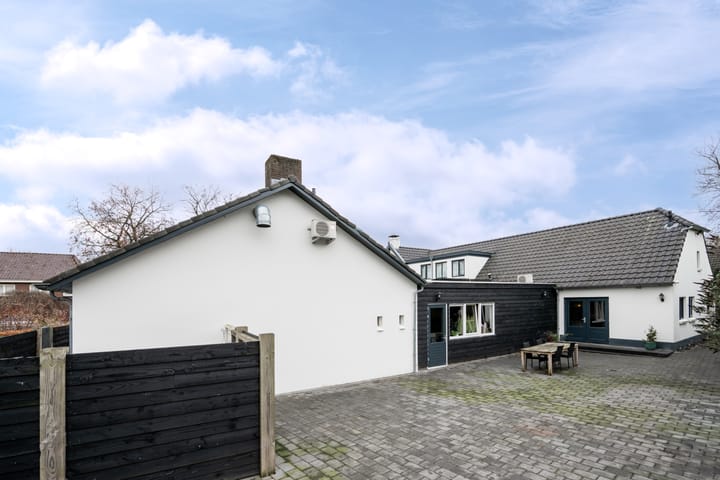 Photo 4 of Rooijsestraat 11