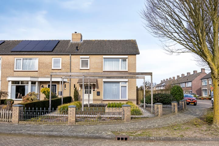 Foto 1 van Simon van den Berghstraat 35