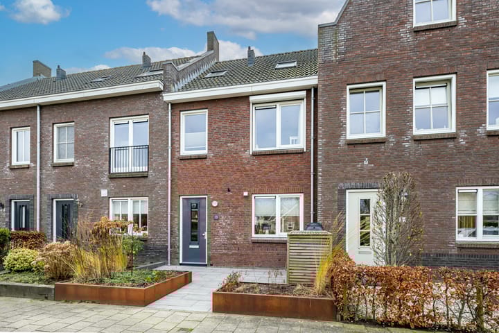 Foto 1 van Bloemenweg 15