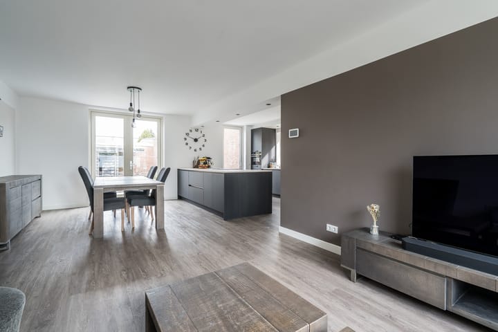 Foto 2 van Tromplaan 140