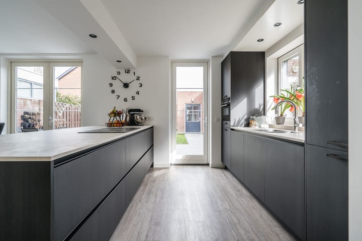 Foto 11 van Tromplaan 140