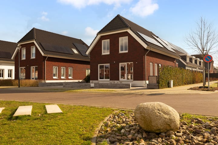 Foto 1 van Helmbloem 17