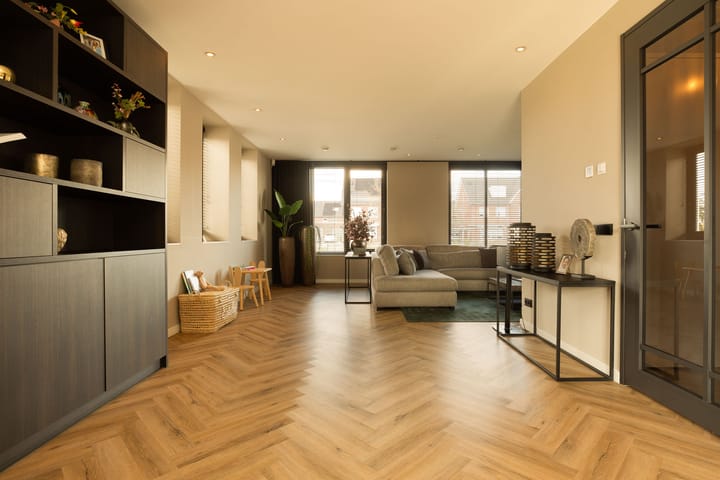 Foto 10 van Helmbloem 17