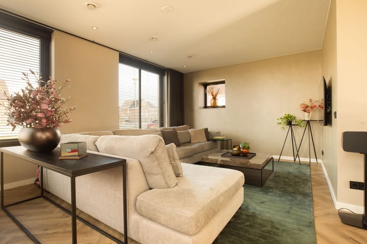 Foto 12 van Helmbloem 17