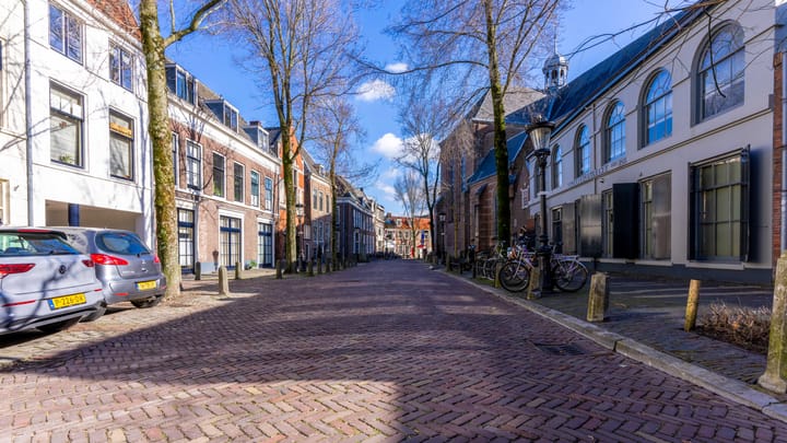 Pieterskerkhof 23